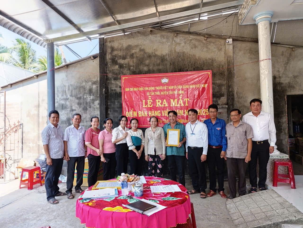 Xã Tân Thới tổ chức lễ ra mắt điểm bán hàng Việt