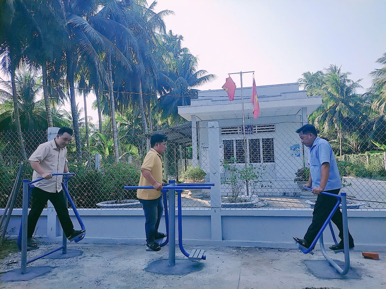 Ban quản lý ấp Tân Quí chăm lo đời sống tinh thần cho người dân.