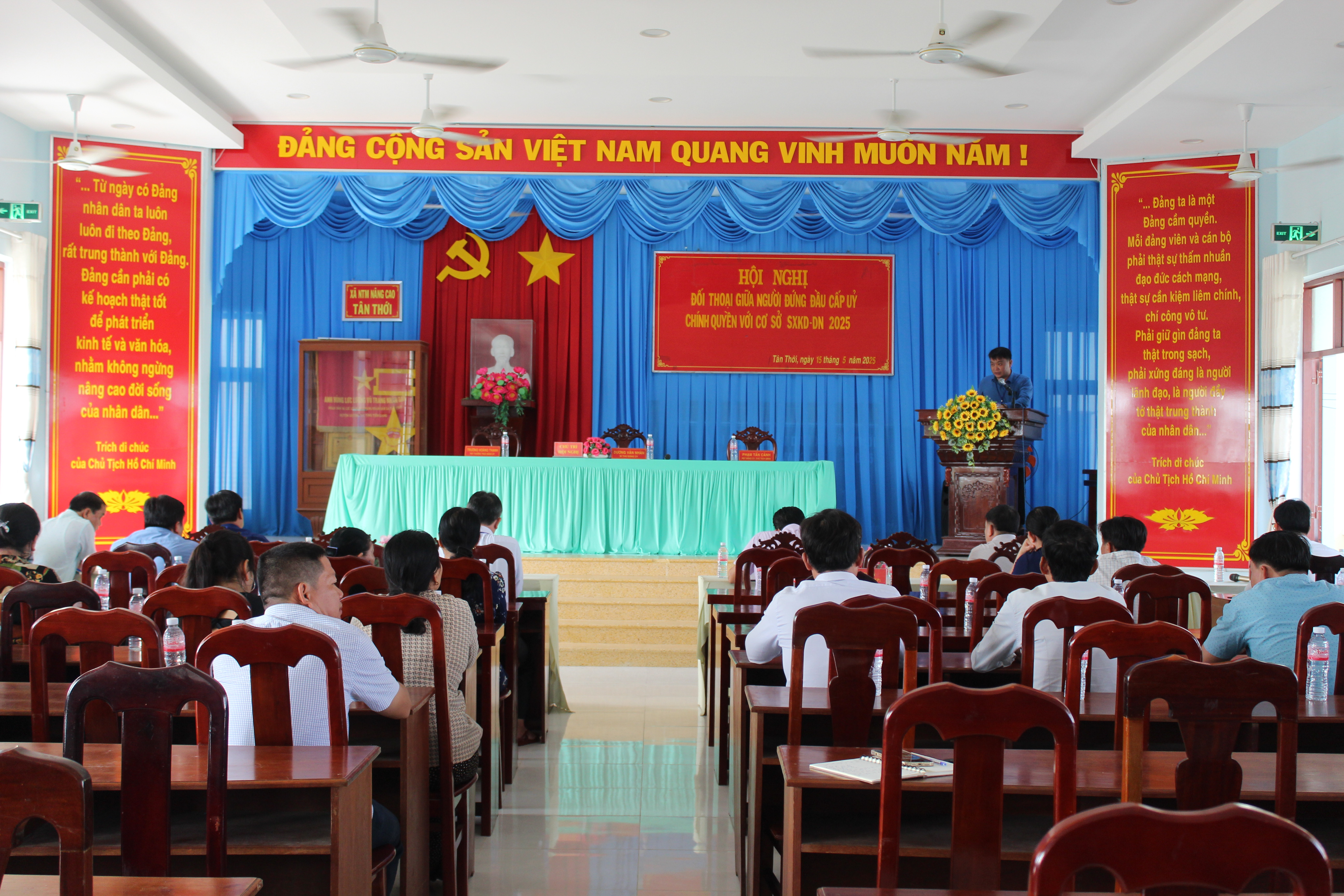 Xã Tân Thới tổ chức hội nghị đối thoại giữa người đứng đầu Cấp ủy, chính quyền với doanh nghiệp, cơ sở sản xuất kinh doanh trên địa bàn xã năm 2025